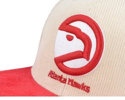 Atlanta Hawks Team Cord Off White/Red Fitted - Mitchell & Ness
