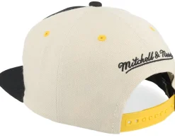 Boston Bruins Pop Panel Off White/Black Snapback - Mitchell & Ness