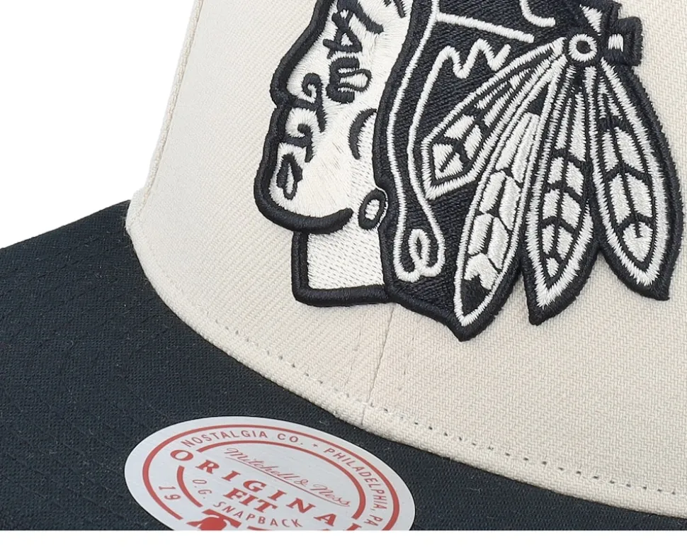 Chicago Blackhawks Evergreen Cream Black Hwc Off White/Black Snapback - Mitchell & Ness