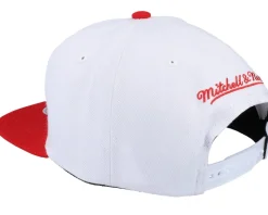 Chicago Bulls Core Basics White/red Snapback - Mitchell & Ness