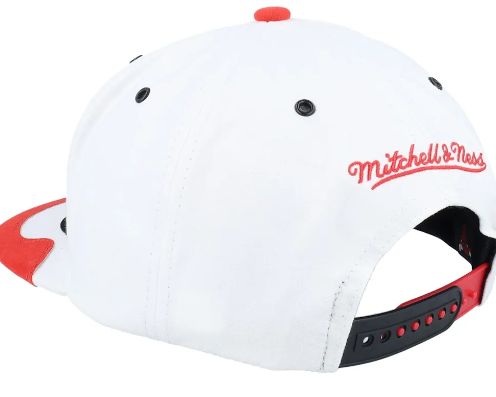 Chicago Bulls Day 4 Suede White/Red Snapback - Mitchell & Ness