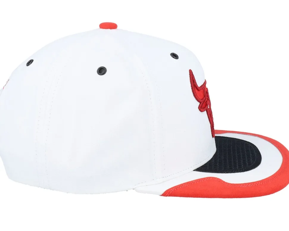 Chicago Bulls Day 4 Suede White/Red Snapback - Mitchell & Ness