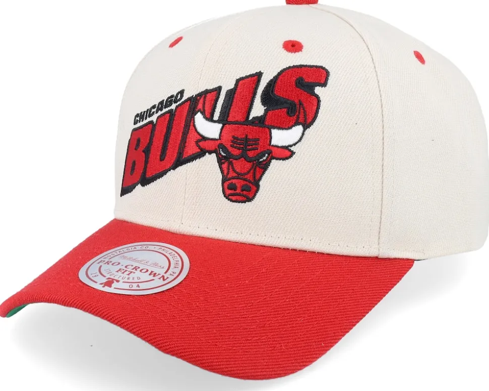 Chicago Bulls Retro Type Pro Off White/Red Adjustable - Mitchell & Ness