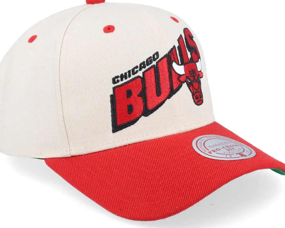 Chicago Bulls Retro Type Pro Off White/Red Adjustable - Mitchell & Ness