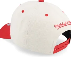 Chicago Bulls Retro Type Pro Off White/Red Adjustable - Mitchell & Ness