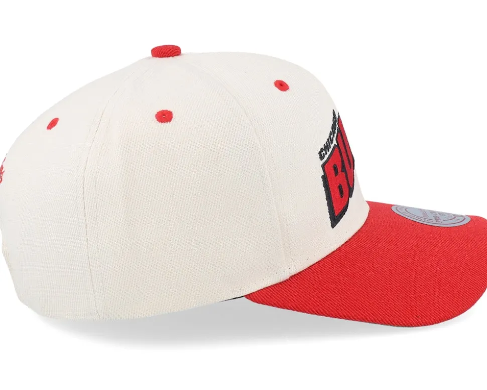 Chicago Bulls Retro Type Pro Off White/Red Adjustable - Mitchell & Ness