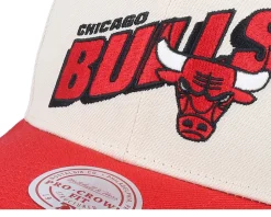 Chicago Bulls Retro Type Pro Off White/Red Adjustable - Mitchell & Ness