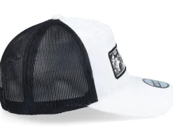 Comic Strip Thief White/Black Velvet Trucker - Moomin