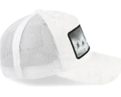 Ice Hockey In Action Patch Velvet White A-Frame Trucker - Calza Pennello