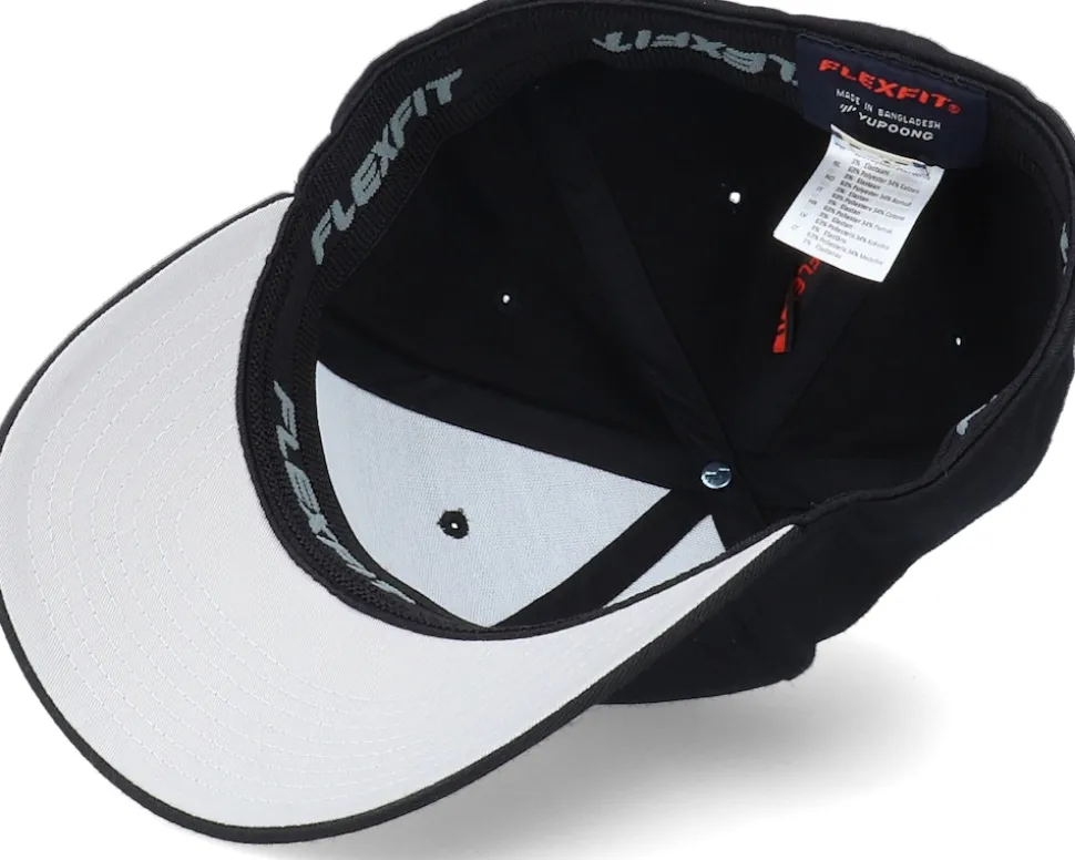 Merry Christmas Black Flexfit - Iconic