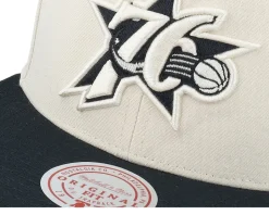 Philadelphia 76ers Evergreen Cream Hwc Off White/Black Snapback - Mitchell & Ness