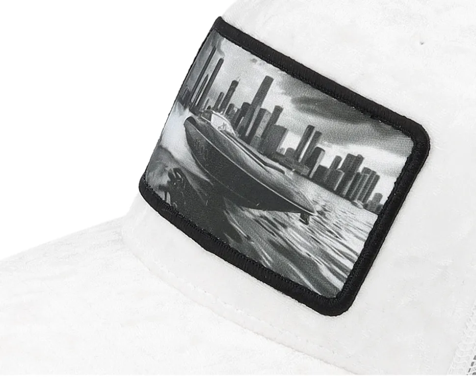 Speed Boat Racing Velvet White A-Frame Trucker - Calza Pennello