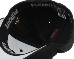 Star Black/Gold Flexfit - Iconic